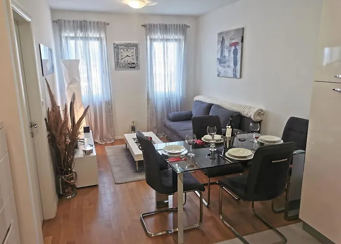 Leon Apartment